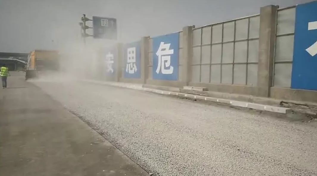 億龍同步車助力西安機場、北京城郊路面建設
