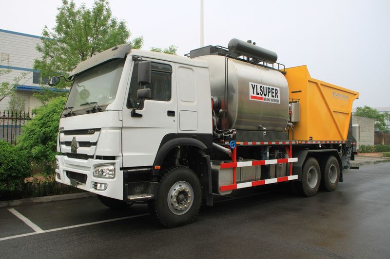 日常保養同步碎石封層車(chē)的小竅門(mén)