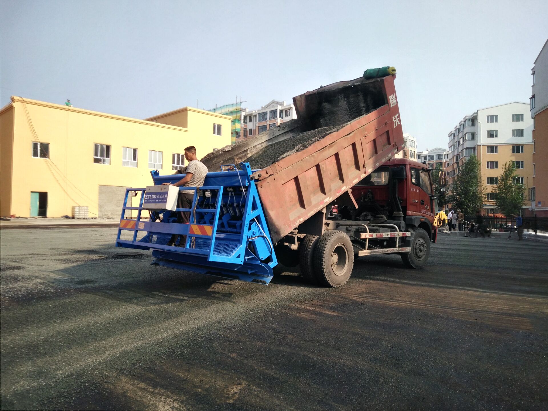 石屑撒布器型號1631,鶴崗市區停車廠施工