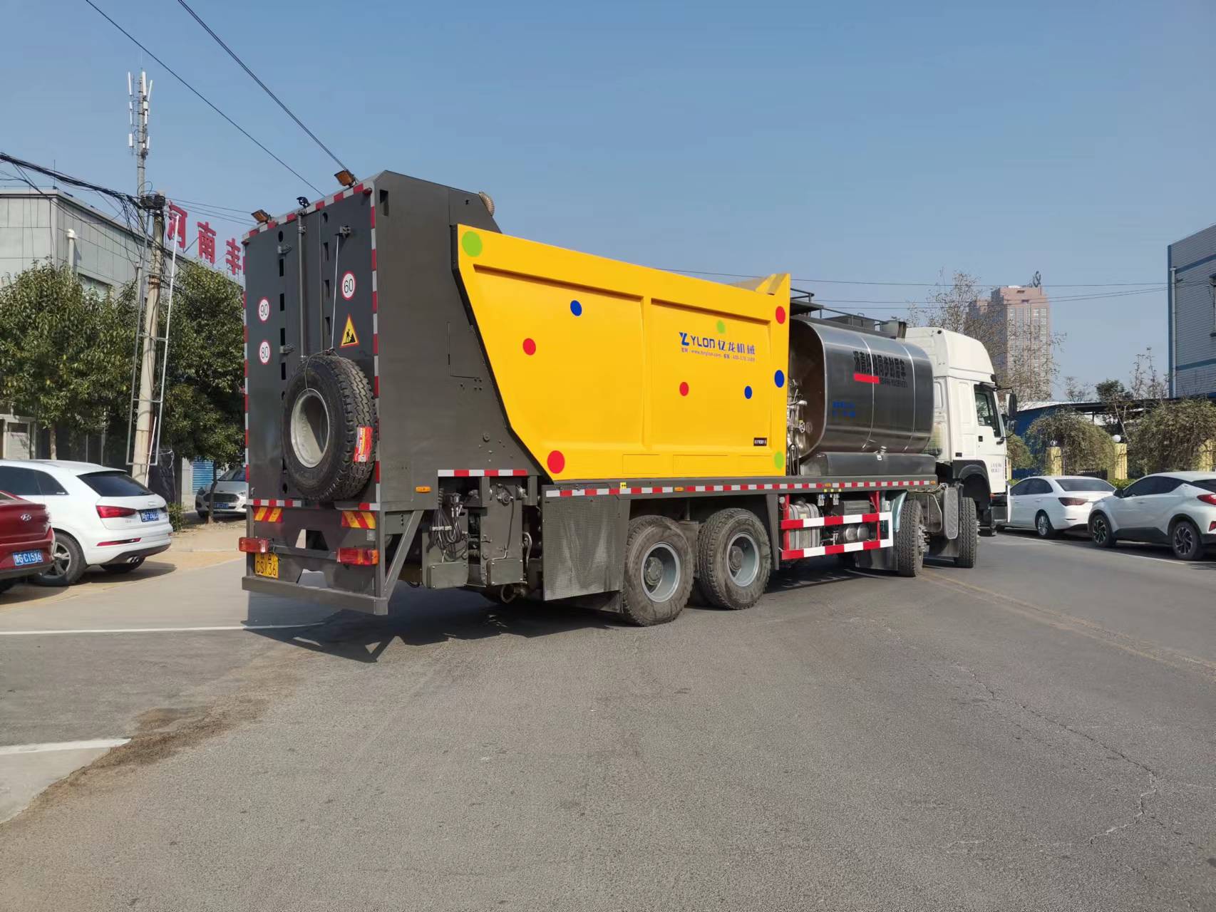 同步碎石封層車(chē)